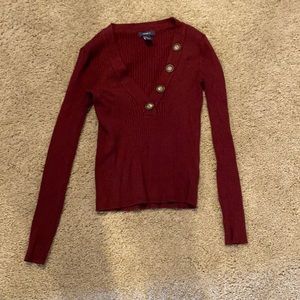V neck long sleeve maroon ribbed sweater with buttons that don’t button up